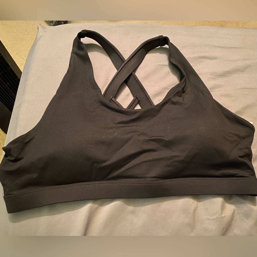 Strappy Sports Bra (Plus Size)